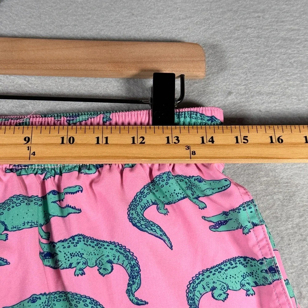 Chubbies Mens Pink Alligator Print Swim Trunks 5.5 Inseam Small ES24SW0013H